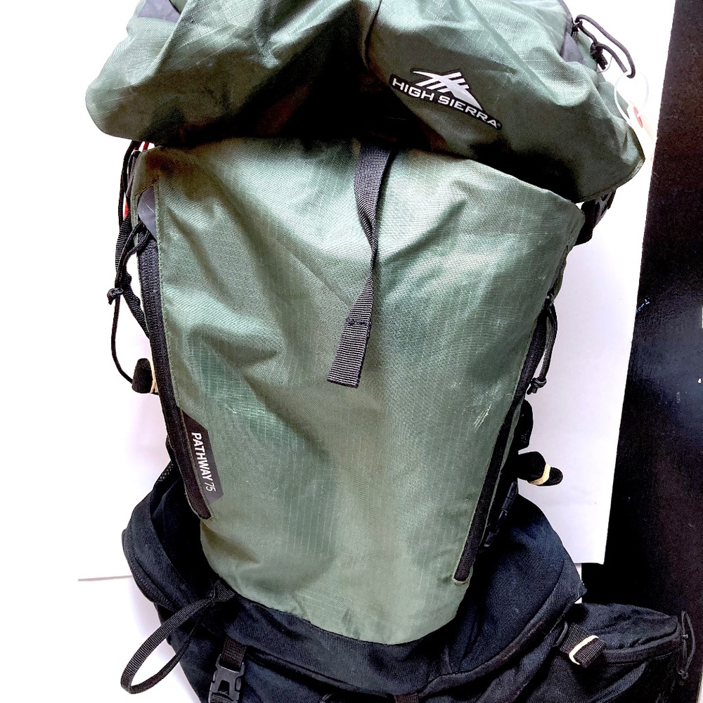 HIGH SIERRA PATHWAYS 75 ( USED GREAT SHAPE ) SIZE LARGE